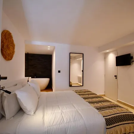 Oikies Naousa (Paros)