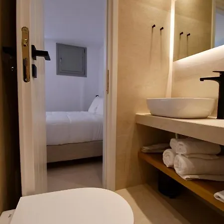 Oikies * Naousa (Paros)