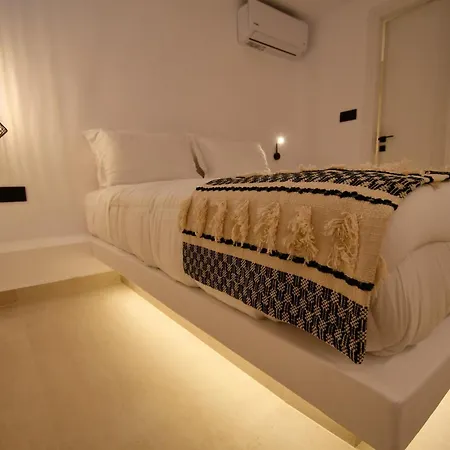 Oikies Naousa (Paros)