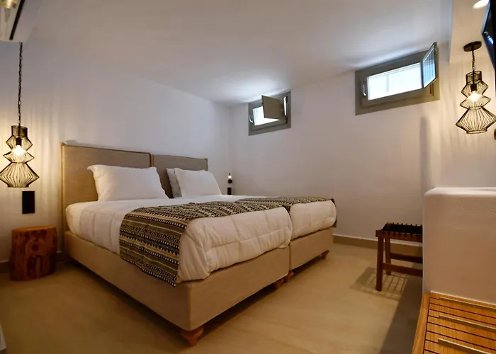 Oikies Naousa (Paros)